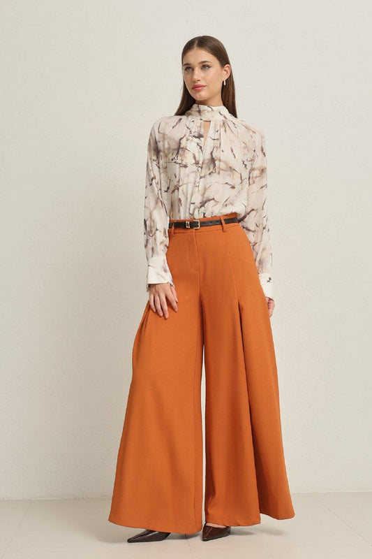 Orange wid pants